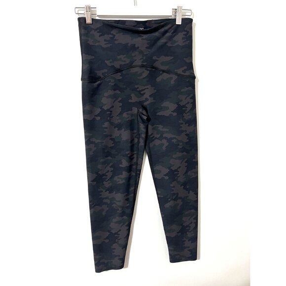 SPANX Black Camo Booty Boost High Rise Seamless Cropped Size L - Picture 2 of 6